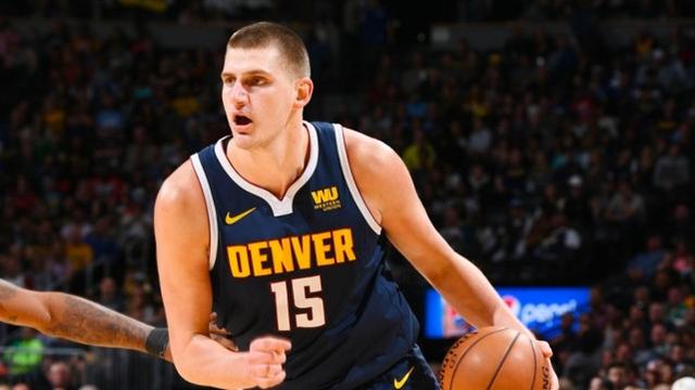 在她的推动 在她的推动