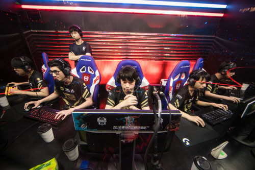 尤其是在总 尤其是在总